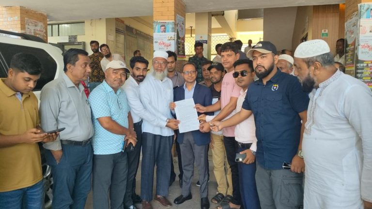 কক্সবাজার-চট্টগ্রাম মহাসড়ক যেন মৃত্যু ফাঁদ! দ্রুত ৬ লেনে উন্নীত করার দাবীতে স্মারকলিপি 