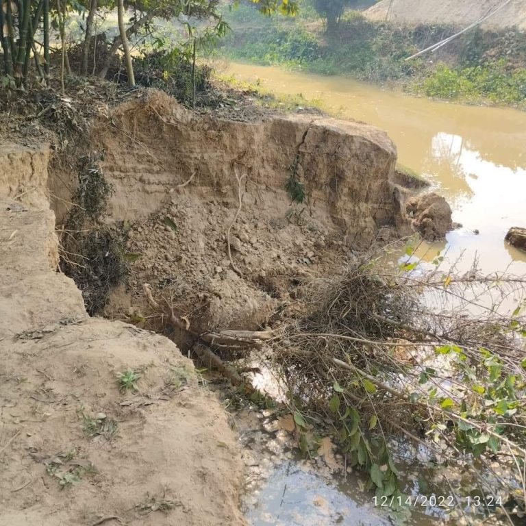 চকরিয়া হারবাং এ চলছে অবৈধ বালু উত্তোলনের মহোৎসব