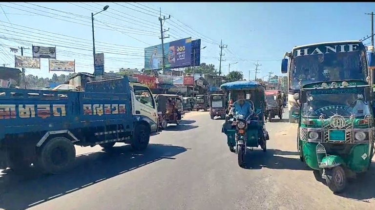 কার্যক্রম নিষিদ্ধ আওয়ামী লীগের লকডাউনের প্রভাব পড়েনি পর্যটন নগরী কক্সবাজারে