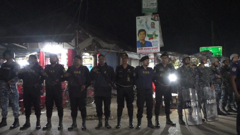 আওয়ামী লীগের কর্মসূচিকে ঘিরে ভোলায় বাড়তি সতর্কতা, মোড়ে মোড়ে তল্লাশি অভিযান
