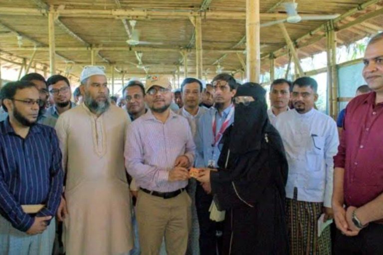 কক্সবাজারে রোহিঙ্গাদের মাঝে বৈধ বিতরণ  শুরু