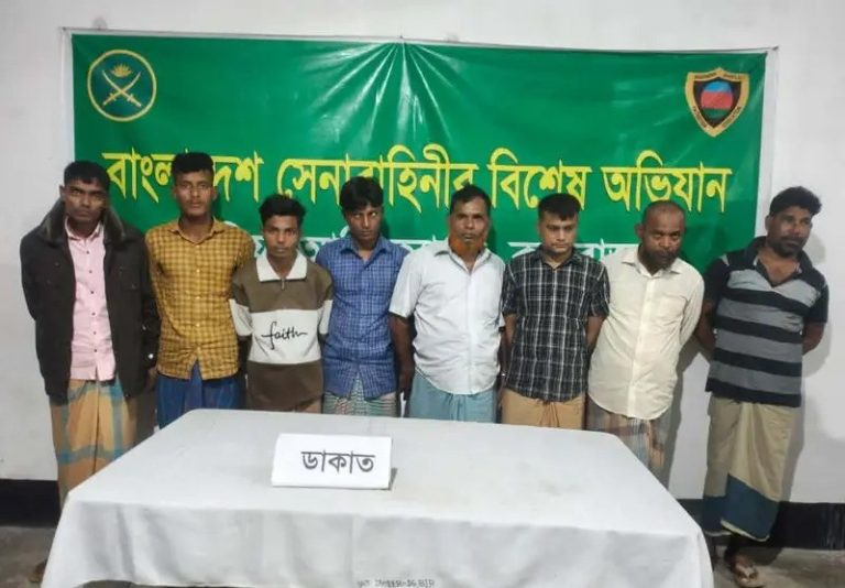 চকরিয়ায় যৌথ বাহিনীর অভিযানে ৮ জন গ্রেফতার