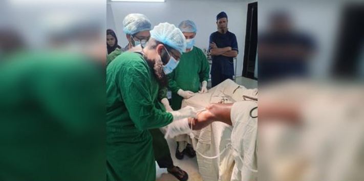 প্রথমবারের মতো হাটু না কেটে লিগামেন্ট ইনজুরির চিকিৎসা