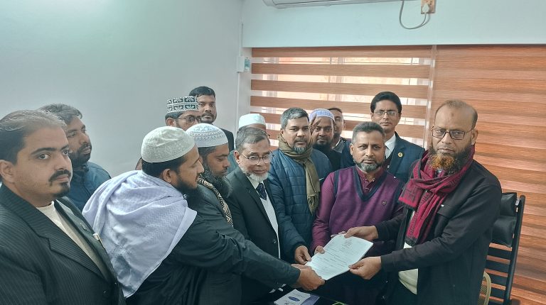 জয়পুরহাট-১ আসনে জেলা জামায়াতের আমীরের মনোনয়ন পত্র সংগ্রহ