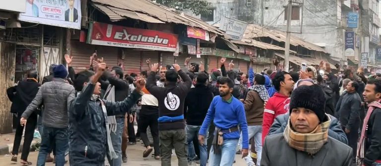 ভোলায় বিএনপির বিক্ষোভ মিছিলে ককটেল বিস্ফোরণ, বিজেপি কার্যালয়ে ভাঙচুর এর অভিযোগ: পুলিশের ফাঁকা গুলি