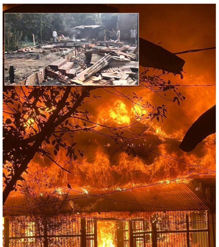 ফটিকছড়িতে আগুনে ২শত বছরের পুরানো বাড়িসহ ১০টি ঘর পুড়ে চাই