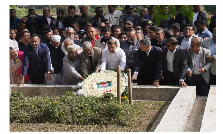 ওসমান হাদির কবর জিয়ারত করলেন তারেক রহমান