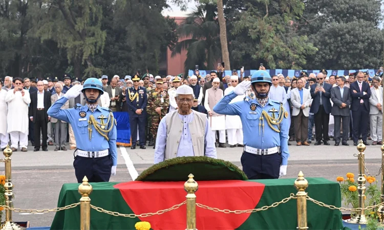 এ কে খন্দকারের জানাজায় প্রধান উপদেষ্টার অংশগ্রহণ