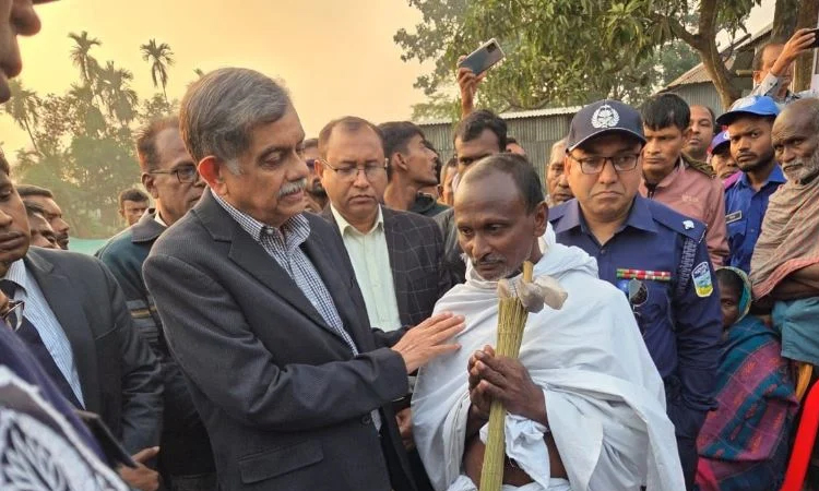 দিপু চন্দ্র দাস হত্যাকাণ্ডে শোক, পরিবারের পাশে অন্তর্বর্তী সরকার