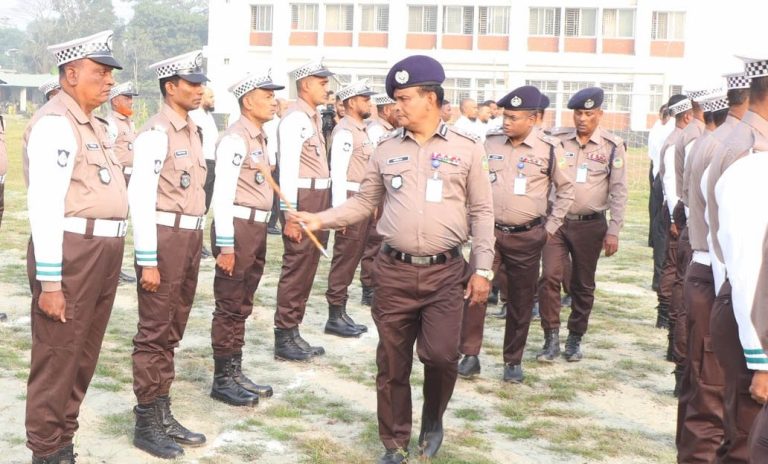 বরিশাল মেট্রোপলিটন পুলিশের মাস্টার প্যারেড অনুষ্ঠিত