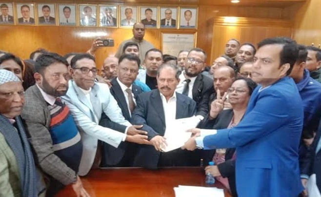 বরিশালে উৎসবমূখর পরিবেশে মনোনয়ন জমা দিলেন প্রার্থীরা