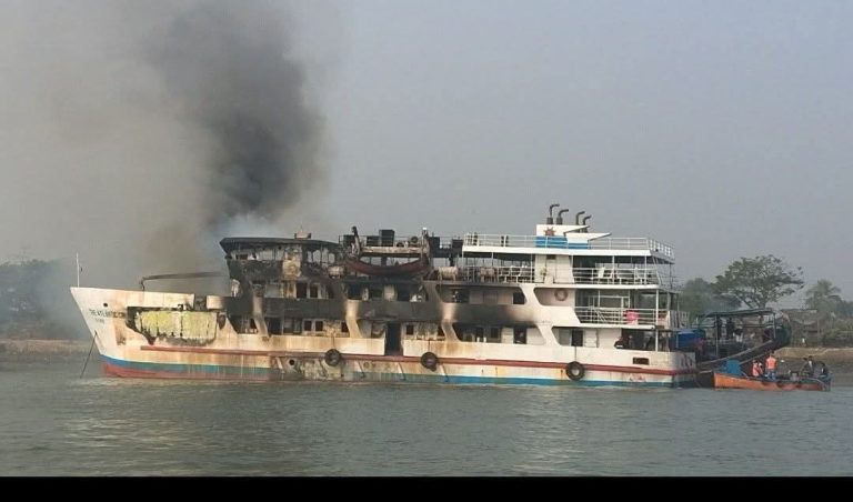 সেন্টমার্টিনগামী জাহাজে আগুন নিহত ১