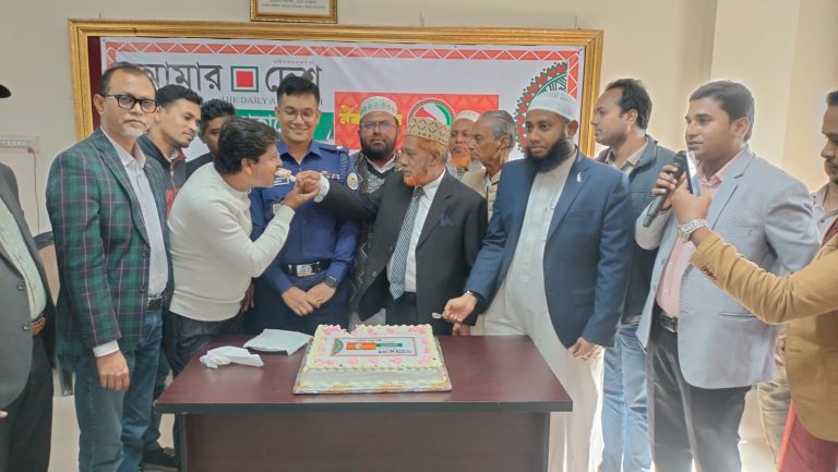 ভোলায় আনন্দঘন অনুষ্ঠানে আমার দেশে’র প্রতিষ্ঠাবার্ষিকী পালিত। পুলিশ সুপারের ব্যতিক্রমী উপহার।