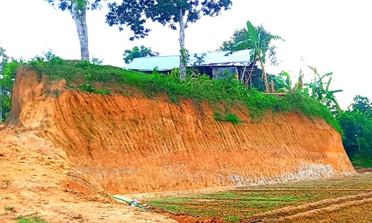 ফটিকছড়িতে অবাধে কাটা হচ্ছে পাহাড়-টিলা