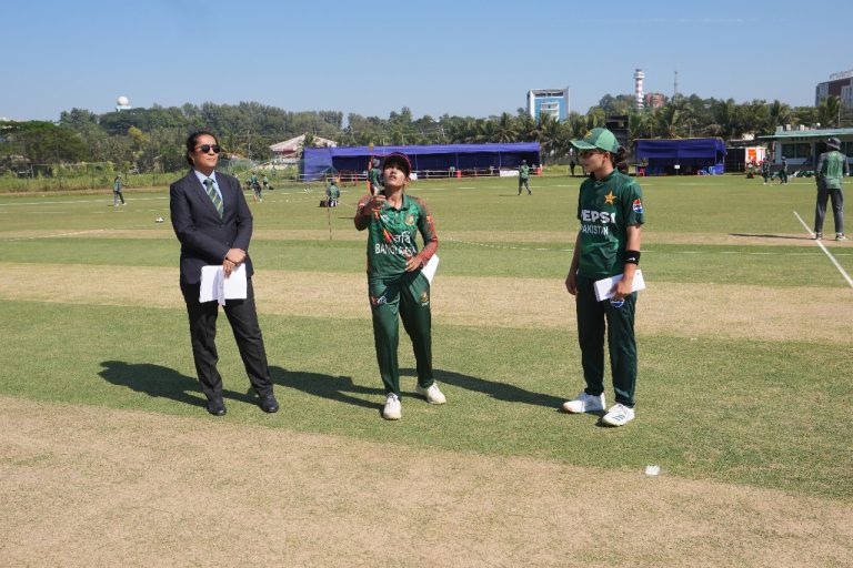 অনূর্ধ্ব-১৯ নারী টি-টোয়েন্টি ক্রিকেটের চতুর্থ ম্যাচে জয় পাকিস্তানের। ২-২ এ  সমতা