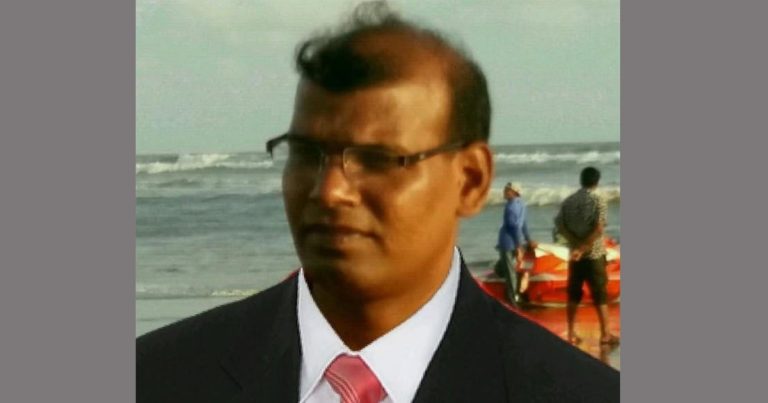 সন্ত্রাসীদের প্রকাশ্য বন্দুকযুদ্ধে চট্টগ্রামে র‍্যাব কর্মকর্তা নিহত : জিম্মি ৩