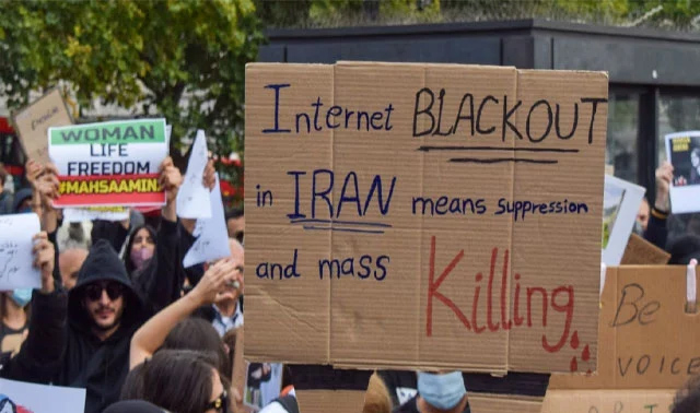 ইন্টারনেট বন্ধের মধ্যেই ইরানে নতুন করে বিক্ষোভ