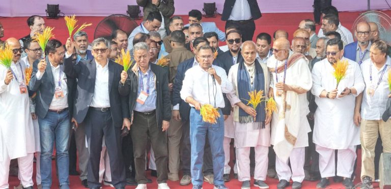 চট্টগ্রামে বিএনপির বিশাল নির্বাচনী সমাবেশ : দুই দশক পর জনসভায় তারেক রহমান