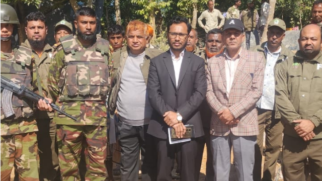 বাঁশখালীতে সরকারি বনভূমি দখল করে বাড়ি নির্মাণ: গুঁড়িয়ে দিল প্রশাসন