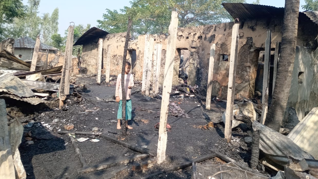 বাঁশখালীতে অগ্নিকাণ্ডে ৪ বসতঘর পুড়ে ছাই, ক্ষতি ১৫ লক্ষাধিক টাকা