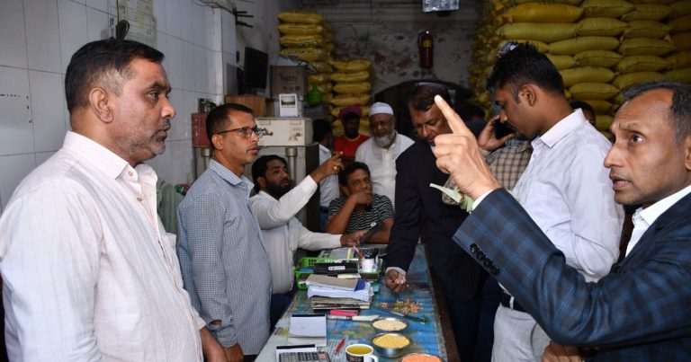 খাতুনগঞ্জে ভোক্তা অধিকারের অভিযান