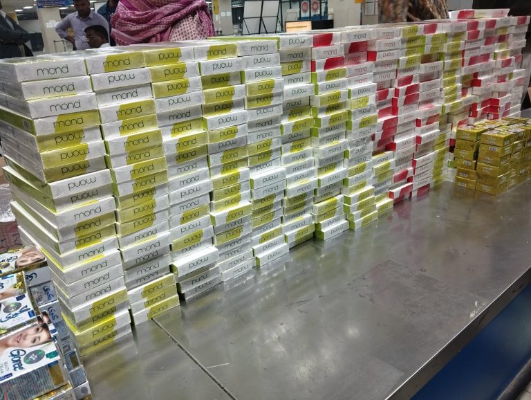 শাহ আমানতে ১৮ লাখ টাকার সিগারেট জব্দ