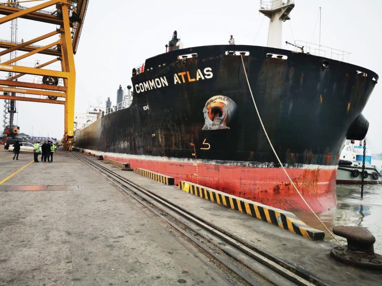 হরমুজ প্রণালি ছেড়ে আসা ১২ জাহাজ পৌঁছাল চট্টগ্রামে