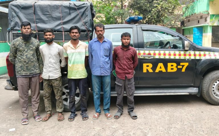 পতেঙ্গায় র‌্যাবের অভিযানে সাড়ে ৫ কোটি টাকার ইয়াবাসহ আটক ৫