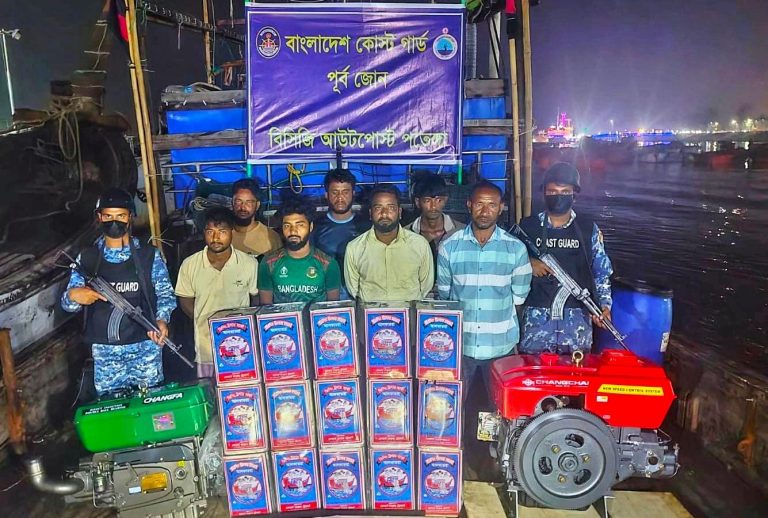 কর্ণফুলীতে কোস্ট গার্ডের অভিযানে ডিজেল-আলকাতরাসহ ৭ পাচারকারী আটক