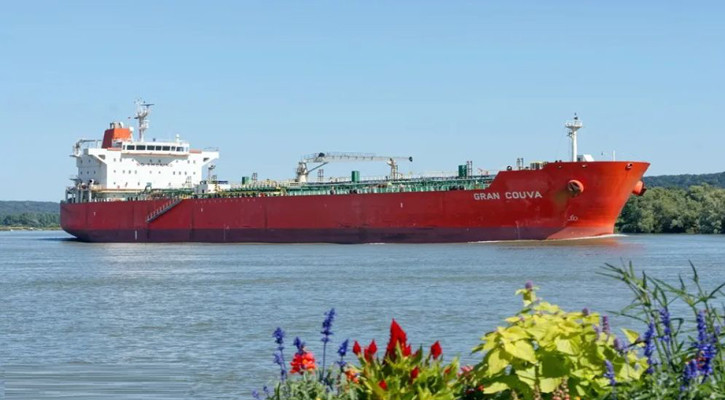 ২৫ দিনে চট্টগ্রাম বন্দরে ভিড়েছে জ্বালানিবাহী ৩০ জাহাজ, ক্রুড অয়েল নিয়ে আছে শঙ্কা