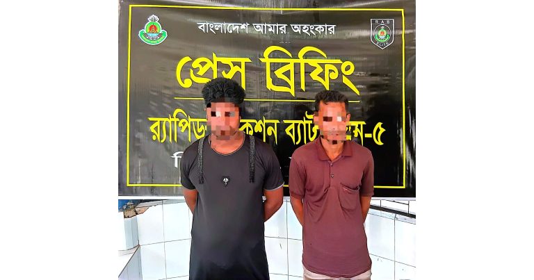 গোমস্তাপুরে ৪ কেজি গাঁজাসহ ২ মাদক কারবারি গ্রেপ্তার