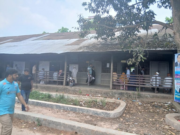 পটিয়ায় পরিত্যক্ত ভবনেই চলছে আদালতের কার্যক্রম