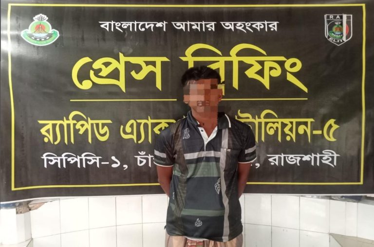 গোমস্তাপুরে ২ কেজি গাঁজাসহ মাদক কারবারি গ্রেপ্তার