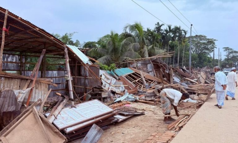 আনোয়ারায় জমি দখলমুক্ত উচ্ছেদ অভিযানকে সাধুবাদ জানিয়েছেন জনসাধারণ