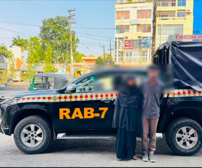 বায়েজিদে র‍‍্যাবের অভিযান, ইয়াবাসহ নারী-পুরুষ গ্রেফতার