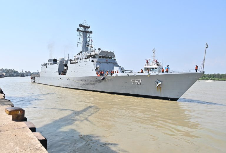 শুভেচ্ছা সফরে ভারতীয় নৌবাহিনী জাহাজ সুনায়না চট্টগ্রামে